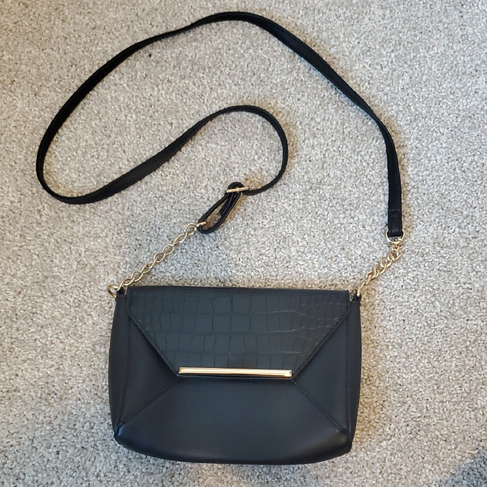 (4 for $10) Atmosphere Black Crossbody Bag with Gold Bar Detail